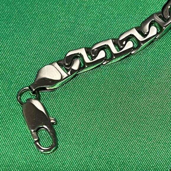 Thick Figaro Chain Stainless Steel Silver Color 24” long Men Women Necklace - Picture 7 of 9